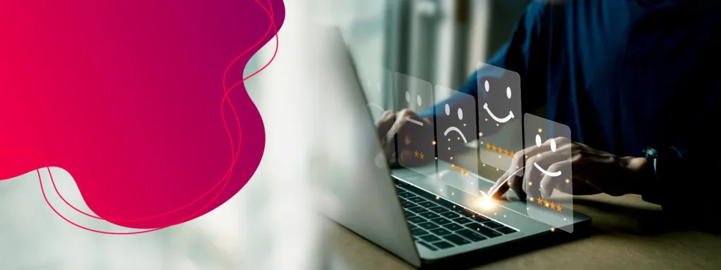 Hände an einem Laptop; darüber schweben Symbole für Bewertungen von traurig bis glücklich.